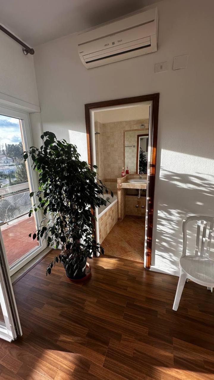 The Swan Center Apartment Rom